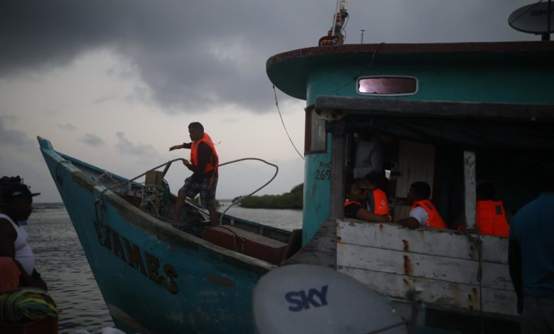 180 migrantes parten en barcos en Panamá en su viaje de retorno por mar hacia Sudamérica