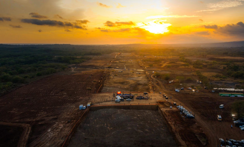 El Salvador arranca construcción de aeropuerto por 386 millones de dólares en zona oriental