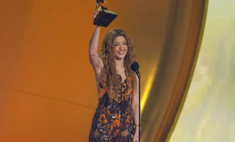 El mensaje oculto en el vestido de Shakira en los Grammy: Un símbolo de migración y resiliencia