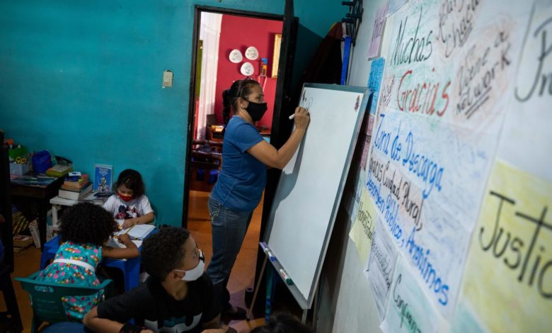 Maestras venezolanas son víctimas de un sistema que "amedrenta", asegura sindicato