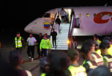 Venezuela informa que dos colombianos viajaron en vuelos de repatriación de migrantes