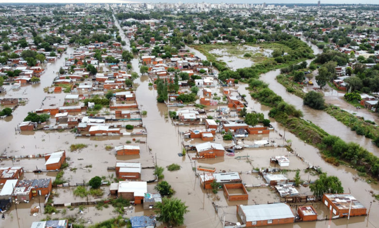 Gobierno argentino decreta duelo y anuncia ayuda económica por el temporal en Bahía Blanca que deja al menos 16 muertos