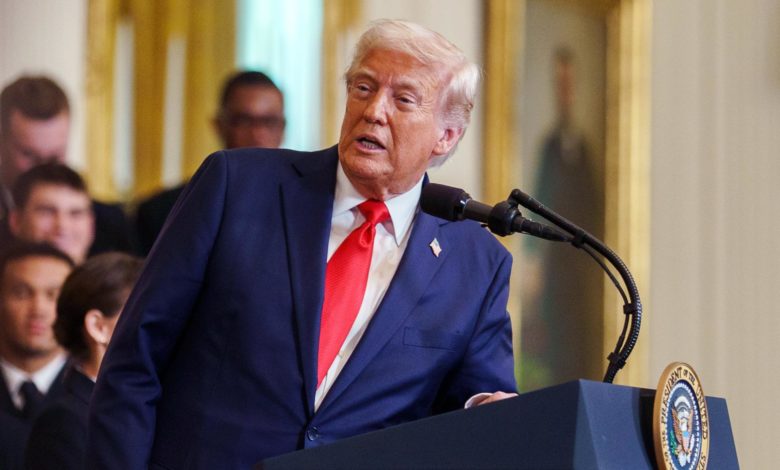 Trump dice que tribunales están "fuera de control" por impedir acabar 'parole humanitario'