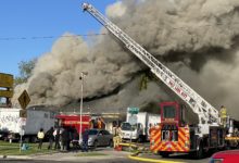 Impresionante columna de humo alarma a Salt Lake City tras incendio en fábrica de snacks mexicanos