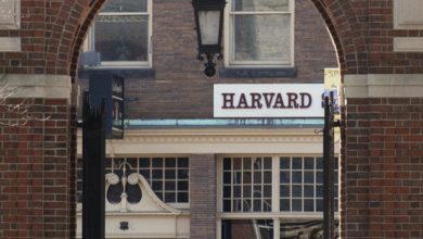 EE.UU. cancela otra subvención a Harvard y exige un registro de estudiantes extranjeros